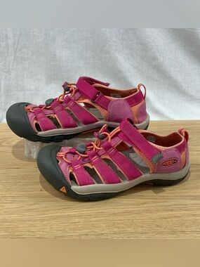 Keen Newport H2 Pink Sandals Youth Kid’s Size 5 Beach Sport Hiking